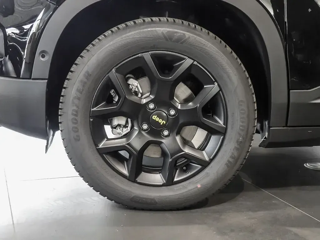 Neu Jeep Avenger North 145 PS (106 kW) 2026 Volcano black SUV