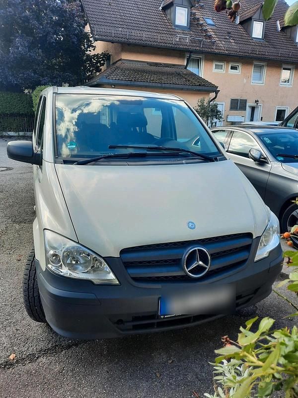 Grau Gebraucht 2011 Mercedes Vito Van / Kleinbus | 9.900 € - Bild 1/4