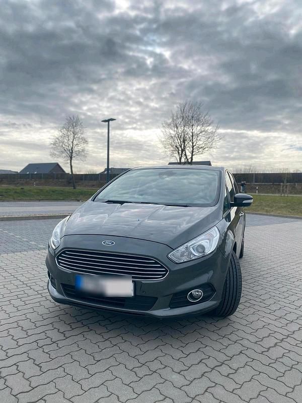 Gebraucht Ford S-MAX Titanium 150 PS (110 kW) 2016 Grau Van / Kleinbus