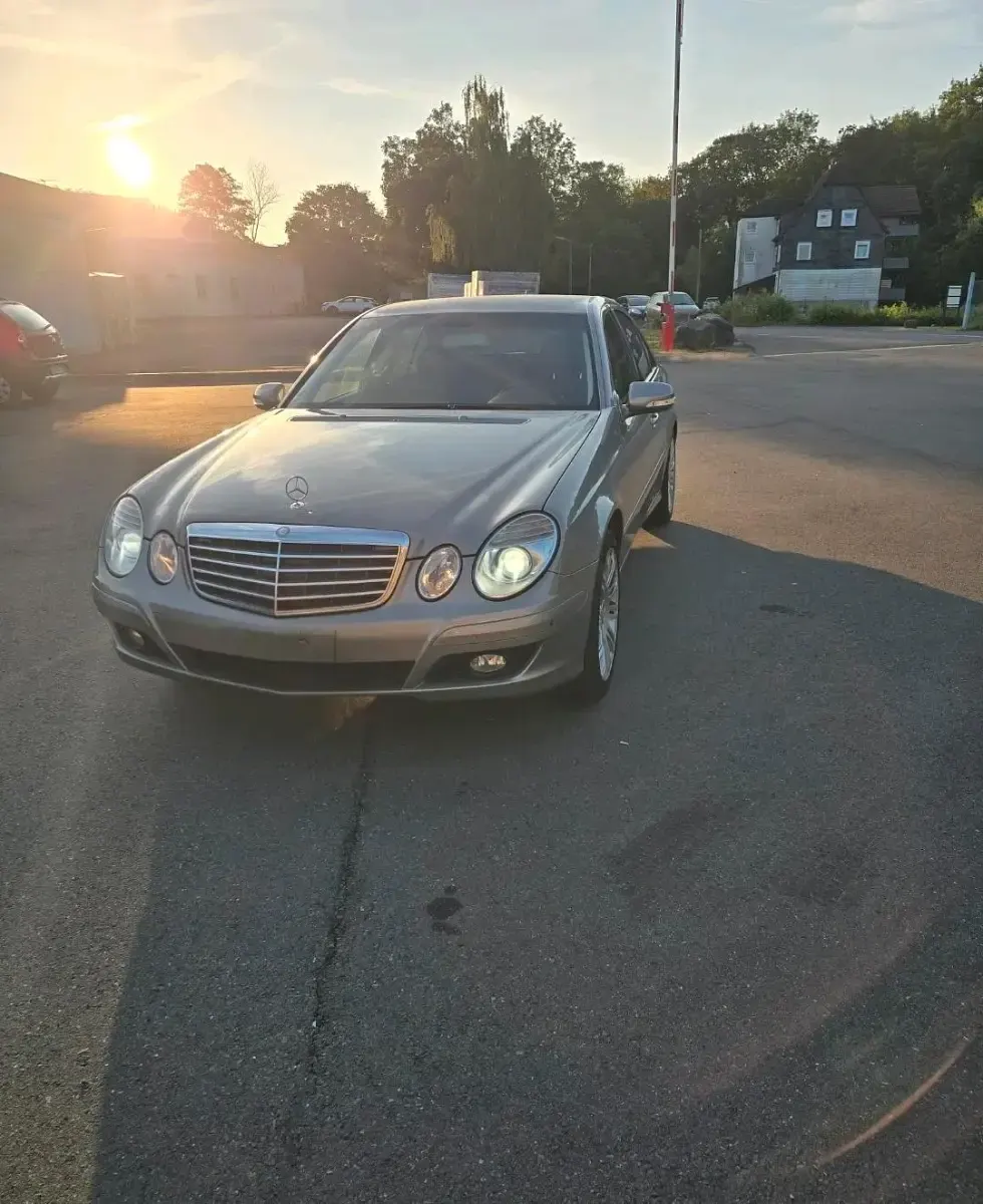 Gebraucht Mercedes E200 185 PS (136 kW) 2006 Grau Limousine