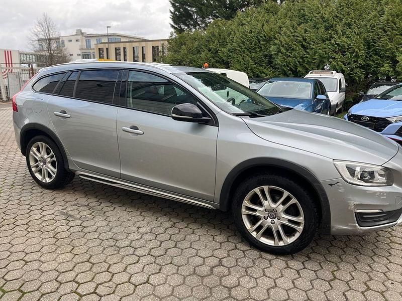 Gebraucht Volvo V60 CC 150 PS (110 kW) 2016 Silber Kombi