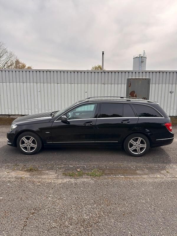 Gebraucht Mercedes C220 170 PS (125 kW) 2011 Schwarz Kombi