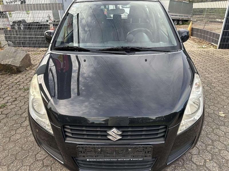 Gebraucht Suzuki Splash Basic 65 PS (47 kW) 2012 Schwarz Kleinwagen