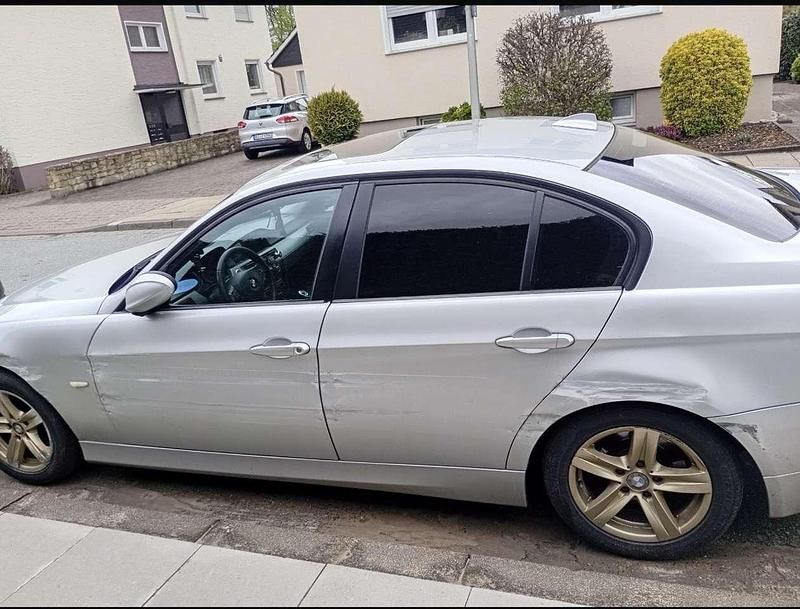 Gebraucht BMW 320 150 PS (110 kW) 2008 Limousine