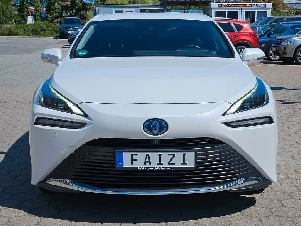 Gebraucht Toyota Mirai Executive 182 PS (133 kW) 2022 Frozen white Limousine