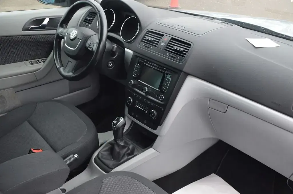Używany Skoda Yeti Plus Edition 122 KM (89 kW) 2012 Srebrny SUV