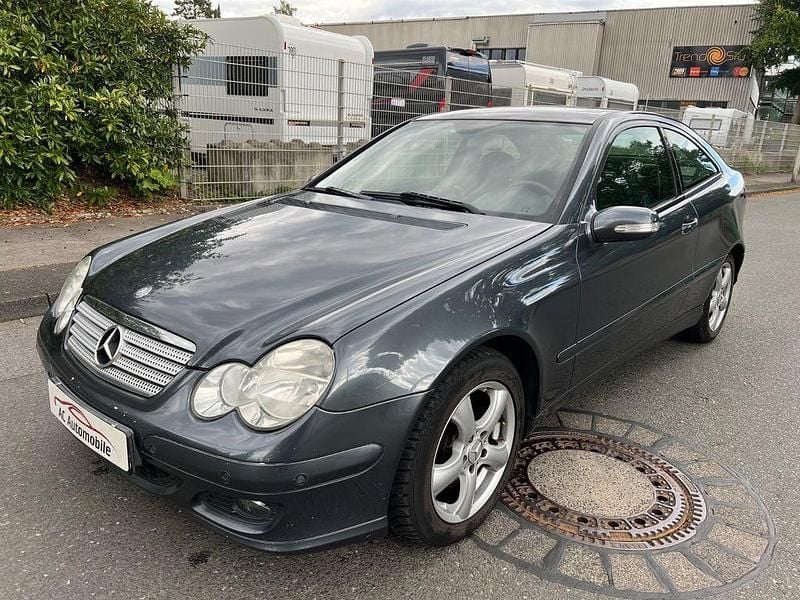 Grau Gebraucht 2007 Mercedes C180 Coupé | 2.900 € (Fairer Preis) - Bild 1/4