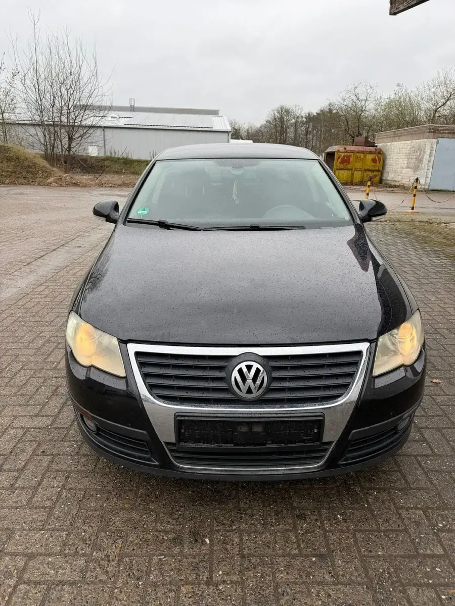 Second-hand VW Passat 105 CP (77 kW) 2005 Negru Berlinǎ