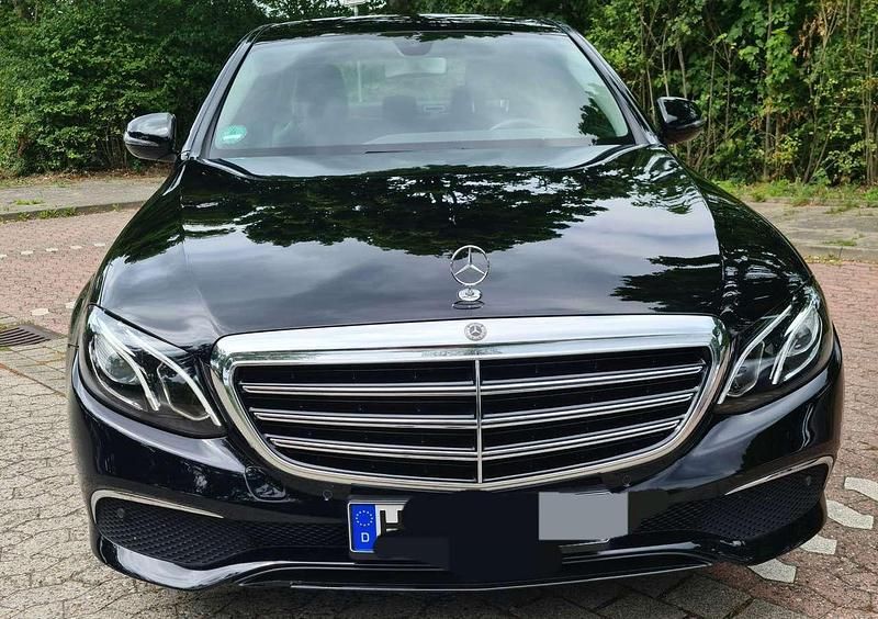 Schwarz Gebraucht 2018 Mercedes E200 Exclusive Limousine | 26.500 € (Guter Preis) - Bild 1/4