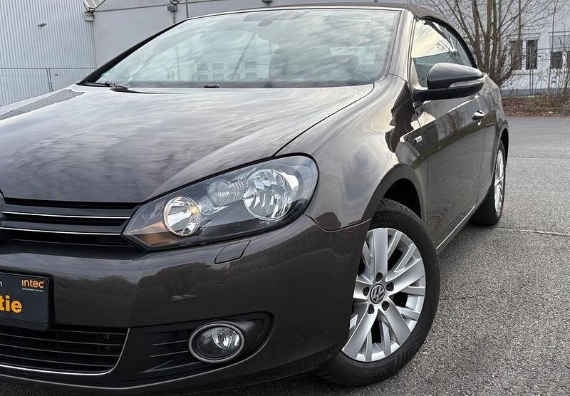 Gebraucht VW Golf VII Basis 105 PS (77 kW) 2014 Rot Cabrio