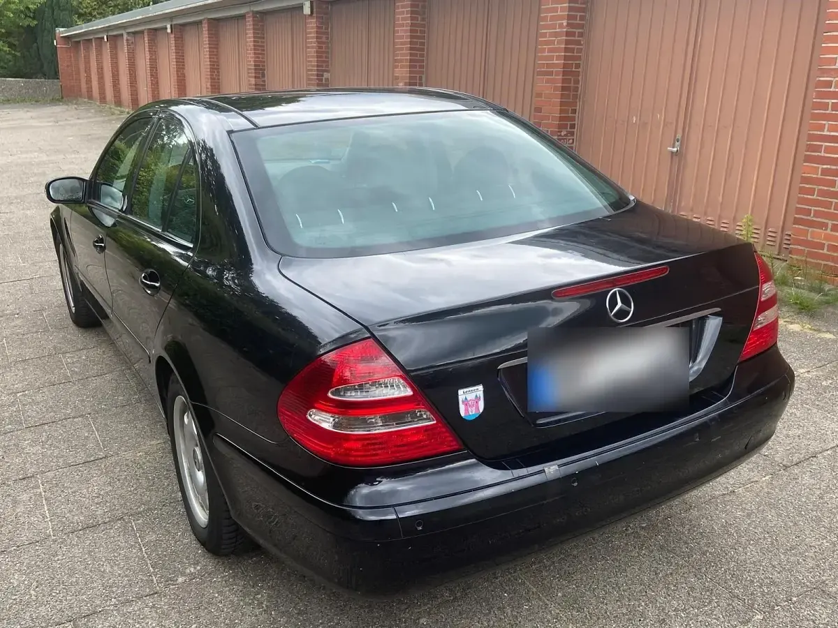 Gebraucht Mercedes E200 163 PS (119 kW) 2003 Schwarz Limousine