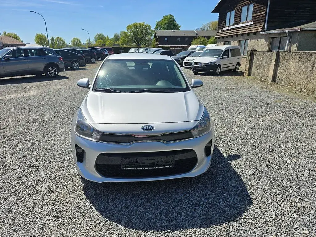 Używany Kia Rio Edition 7 84 KM (61 kW) 2017 Srebrny Sedan/Limuzyna