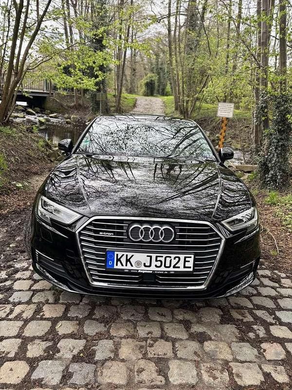 Gebraucht Audi A3 e-tron Sport 204 PS (150 kW) 2017 Schwarz Kleinwagen