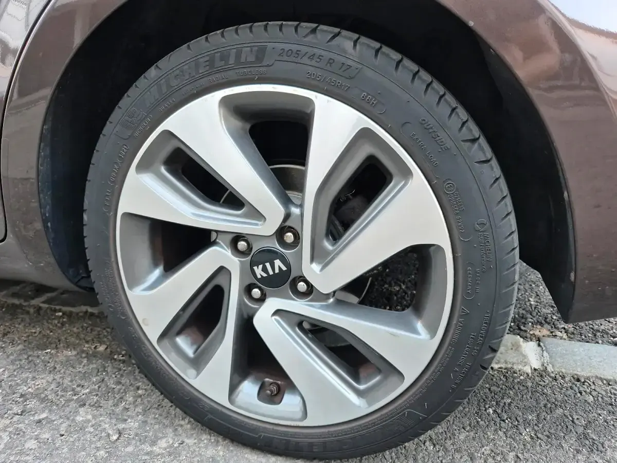 Gebraucht Kia Rio 109 PS (80 kW) 2016 Braun Kleinwagen