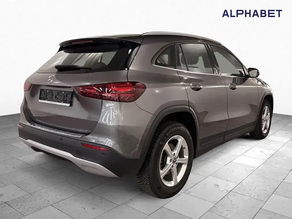 Gebraucht Mercedes GLA180 116 PS (85 kW) 2023 Grau SUV