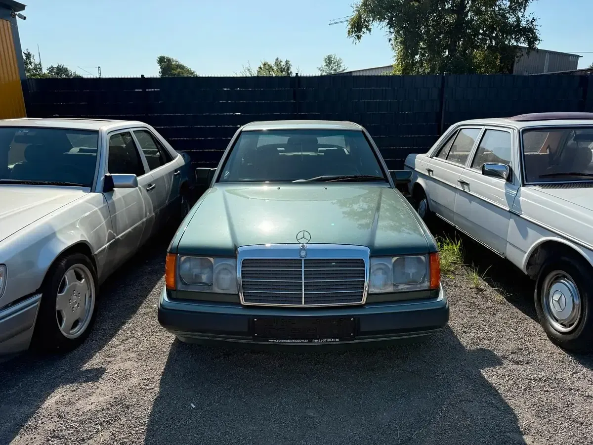 Gebraucht Mercedes E260 160 PS (117 kW) 1991 Grün Limousine
