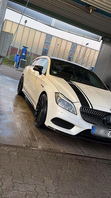 Weiß Gebraucht 2015 Mercedes CLS500 Shooting Brake AMG Kombi | 25.000 € (Fairer Preis) - Bild 1/4