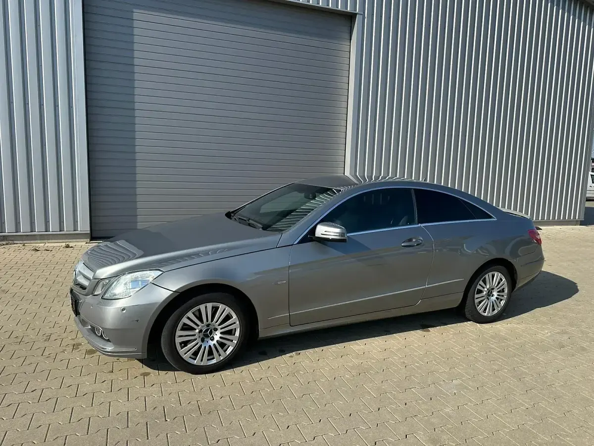 Gebraucht Mercedes E250 204 PS (150 kW) 2010 Silber Coupé