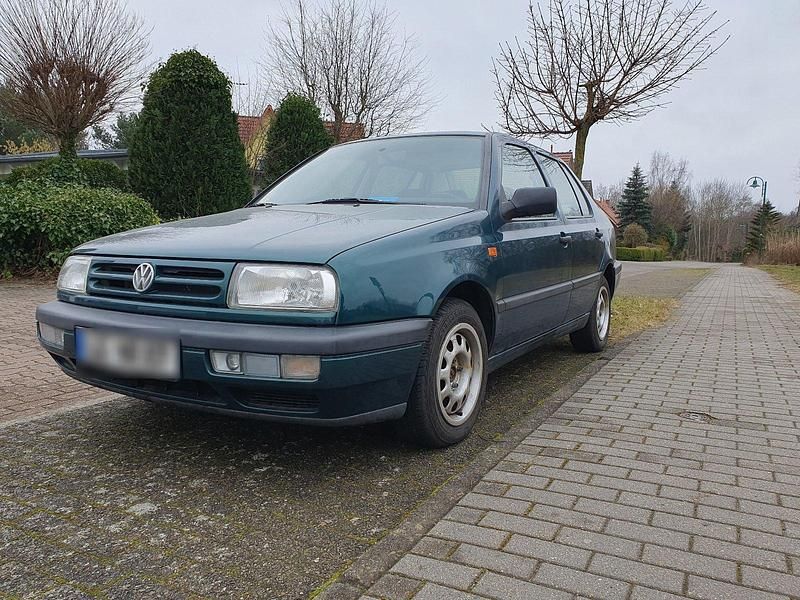 Second-hand VW Vento 75 CP (55 kW) 1996 Verde Berlinǎ