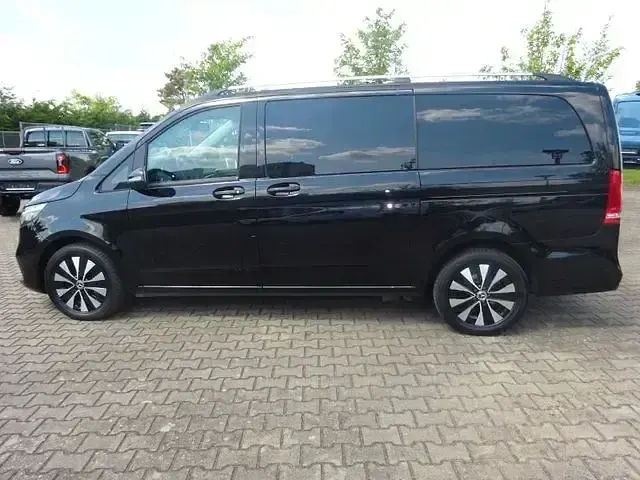 Gebraucht Mercedes V250 190 PS (139 kW) 2024 Obsidianschwarz Van / Kleinbus