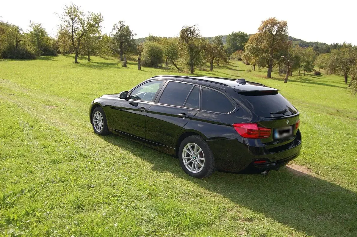 Gebraucht BMW 318 Advantage 136 PS (100 kW) 2017 Schwarz Kombi