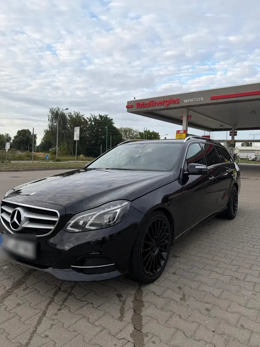 Gebraucht Mercedes E220 170 PS (125 kW) 2013 Schwarz Kombi