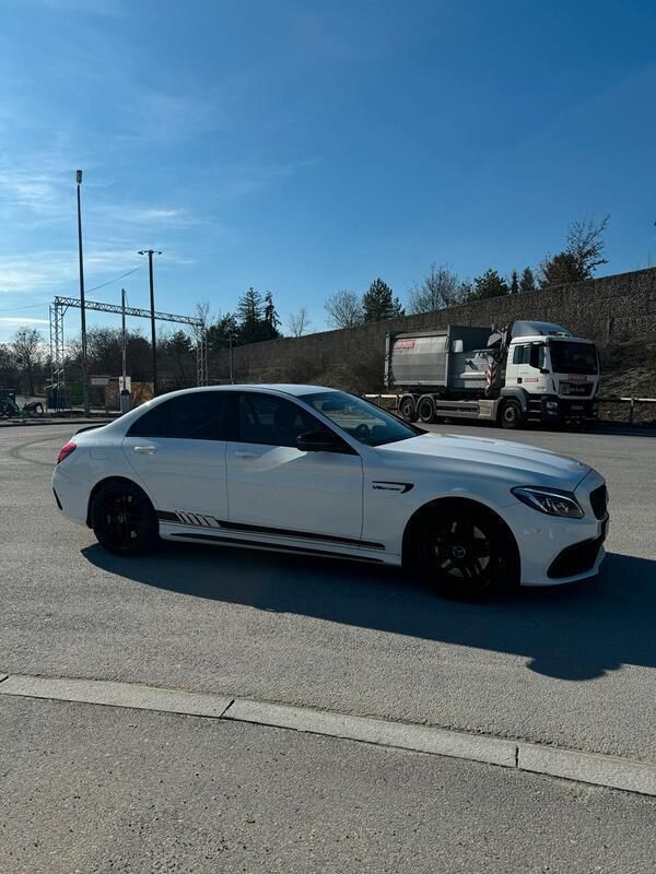 Weiß Gebraucht 2017 Mercedes C63 AMG AMG Limousine | 40.500 € (Guter Preis) - Bild 1/4