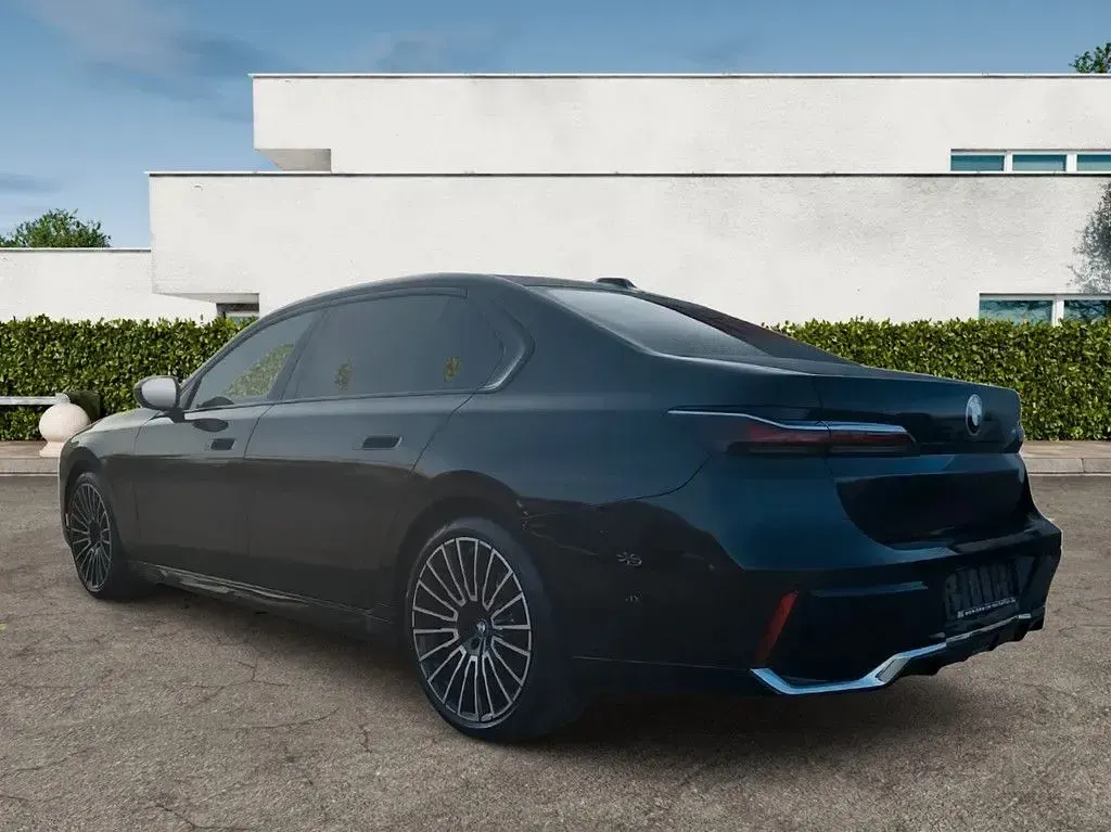Gebraucht BMW 740 M Sport 299 PS (219 kW) 2024 Schwarz Limousine