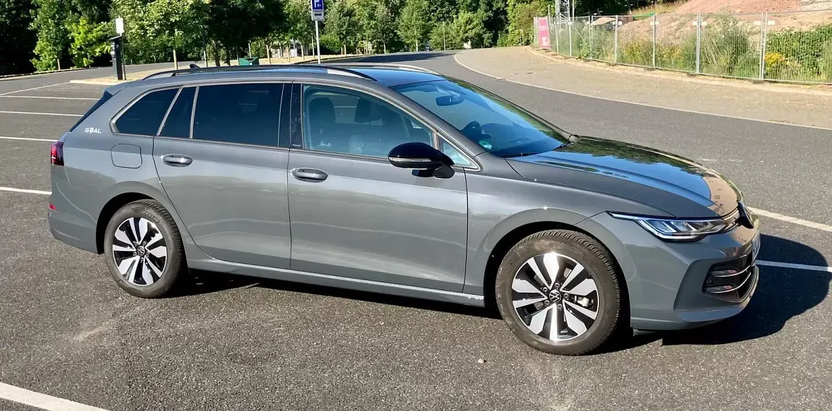 Gebraucht VW Golf VIII Goal 116 PS (85 kW) 2024 Grau Kombi