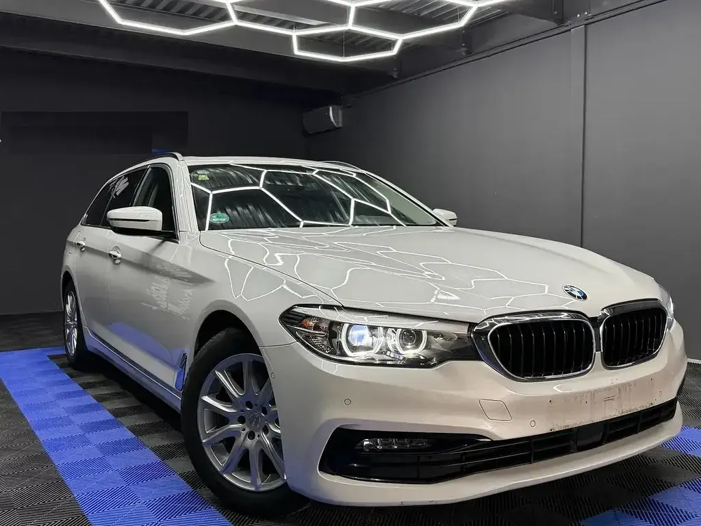 Gebraucht BMW 520 Sport Line 190 PS (139 kW) 2018 Weiß Limousine