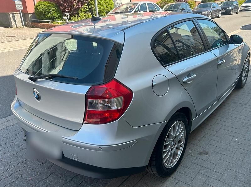 Second-hand BMW 118 143 CP (105 kW) 2008 Argintiu Hatchback
