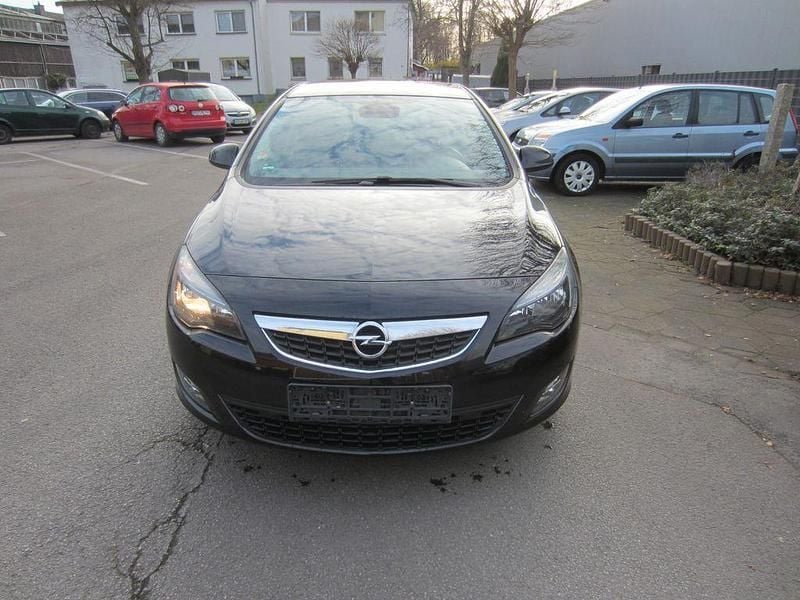 Schwarz Gebraucht 2011 Opel Astra Sport Limousine | 2.490 € (Superpreis) - Bild 1/4