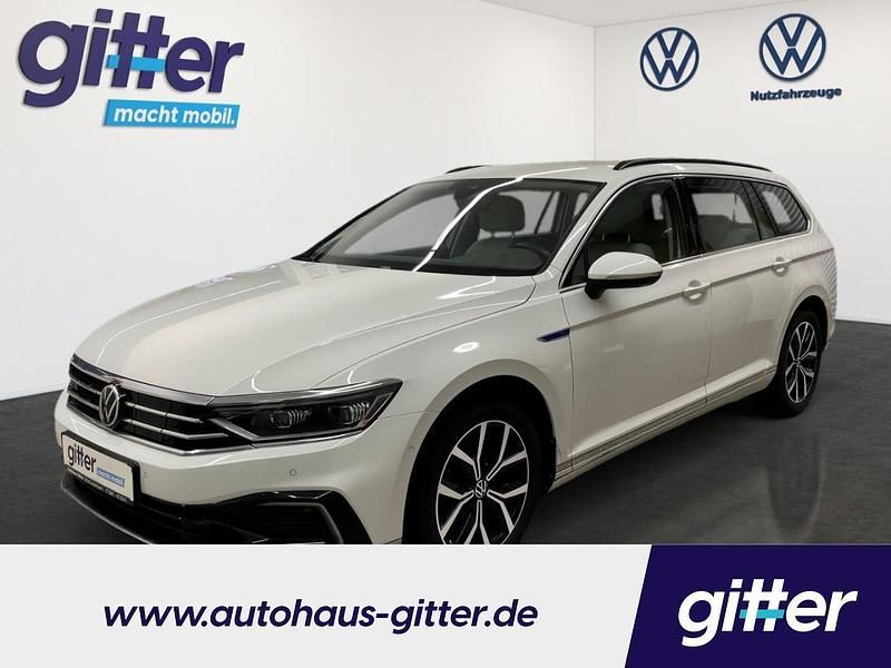 Pure white Gebraucht 2022 VW Passat IQ Drive Kombi | 20.649 € (Guter Preis) - Bild 1/4