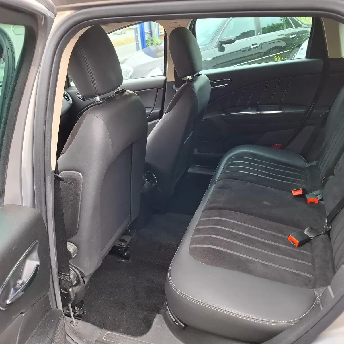 Usata Lancia Delta 120 CV (88 kW) 2009 Oro Utilitaria