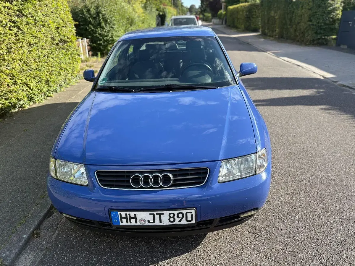 Second-hand Audi A3 Attraction 101 CP (74 kW) 2000 Albastru Hatchback