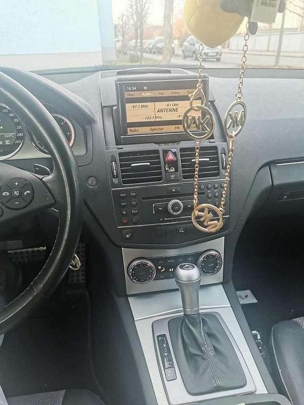 Gebraucht Mercedes 220 Avantgarde 170 PS (125 kW) 2025 Grau Kombi