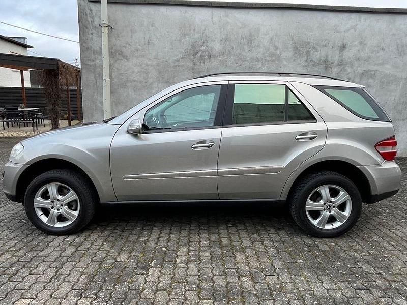 Gebraucht Mercedes ML320 224 PS (164 kW) 2006 Silber SUV