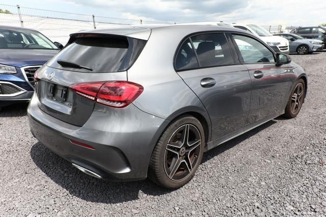 Mountaingrau metallic mountaingrau metallic Gebraucht 2019 Mercedes A200 AMG line Limousine | 27.598 € (Fairer Preis) - Bild 1/4