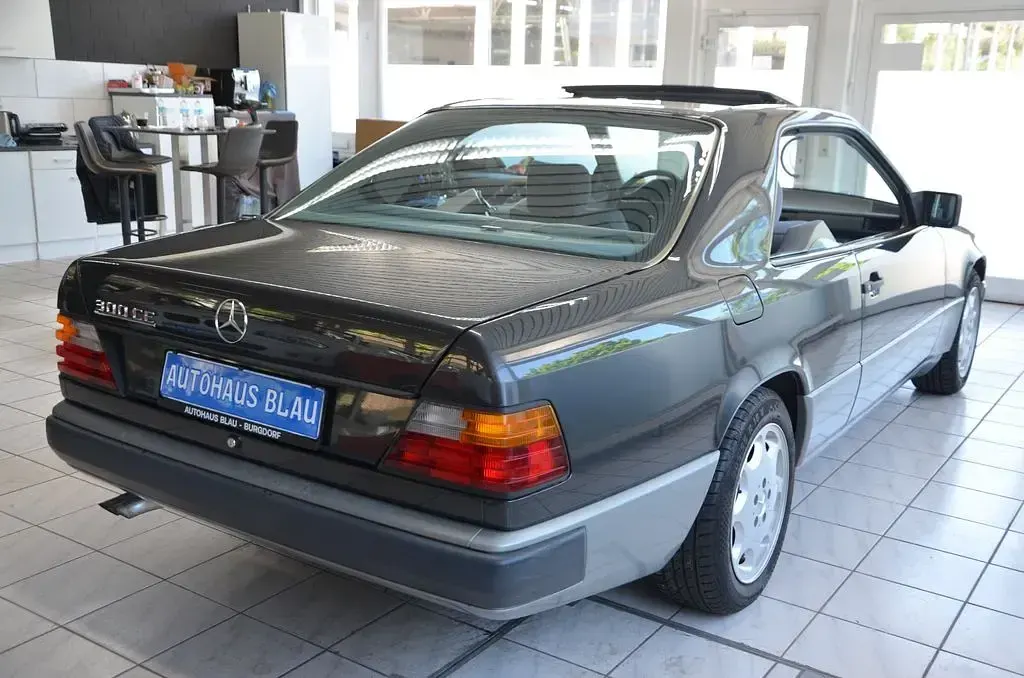 Gebraucht Mercedes 300 179 PS (131 kW) 1988 Schwarz Coupé
