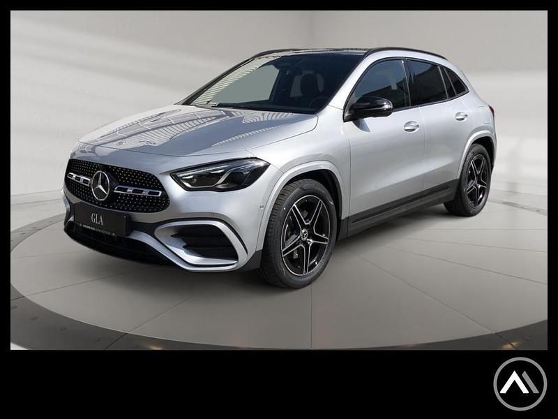 Silber metalliclack hightechsilber Gebraucht 2025 Mercedes GLA200 SUV | 45.890 € (Teuer) - Bild 1/4