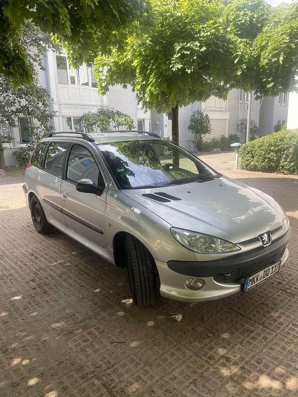 Silber Gebraucht 2009 Peugeot 206 Tendance Kombi | 1.000 € - Bild 1/4