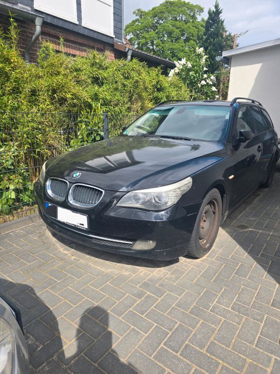 Schwarz Gebraucht 2008 BMW 520 Shadowline Kombi | 2.499 € (Superpreis) - Bild 1/4