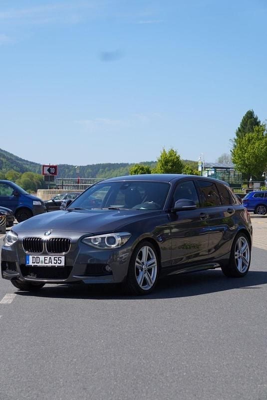 Grau Gebraucht 2015 BMW 116 M Sport Kleinwagen | 7.500 € (Guter Preis) - Bild 1/4
