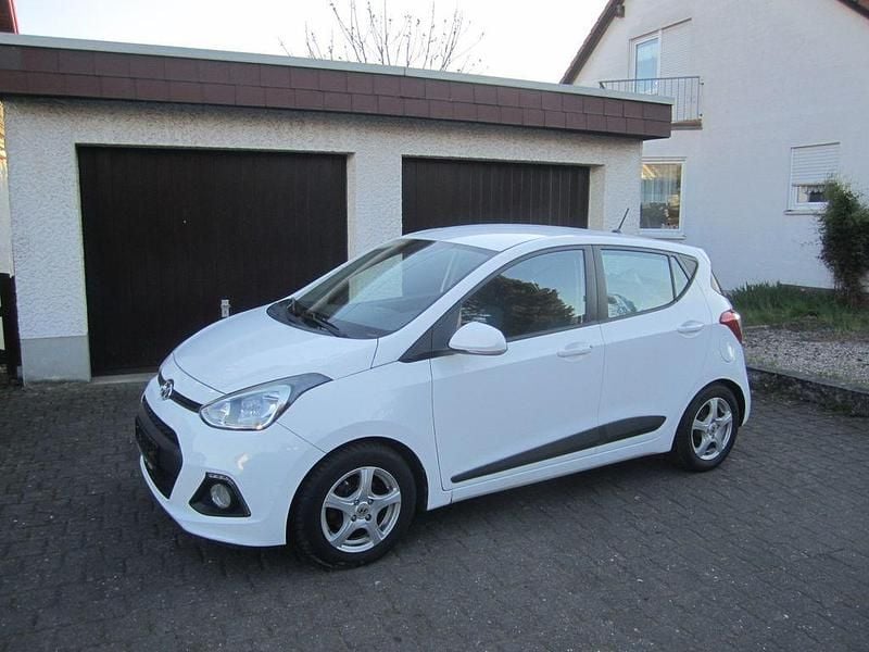 Gebraucht Hyundai i10 YES! 87 PS (63 kW) 2016 Weiß Kleinwagen