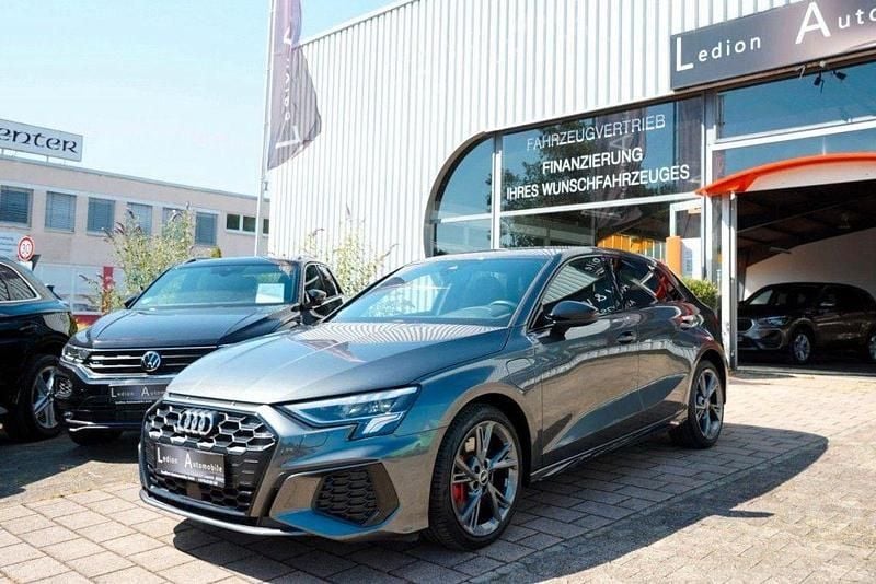 Grau Gebraucht 2021 Audi A3 Sportback e-tron S-Line Limousine | 27.900 € (Fairer Preis) - Bild 1/4
