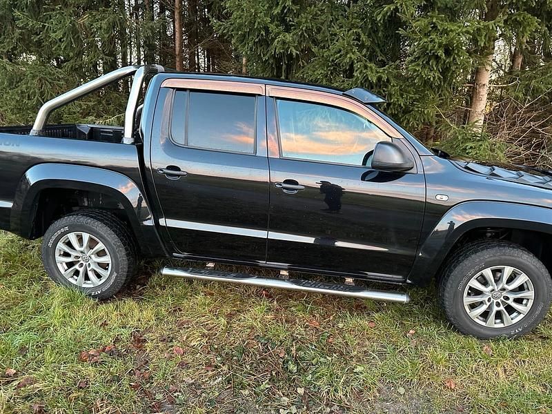 Gebraucht VW Amarok 120 PS (88 kW) 2011 Schwarz Pickup