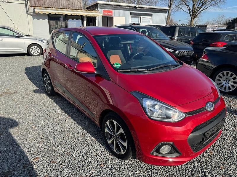 Gebraucht Hyundai i10 Edition 87 PS (63 kW) 2014 Rot Kleinwagen