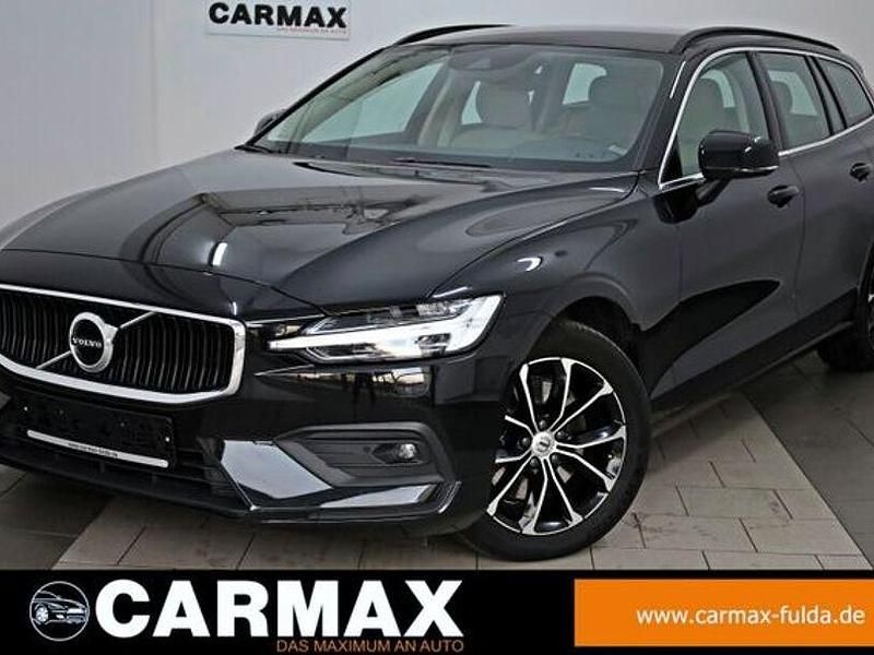 Onyx black / metallic (metallic) Gebraucht 2021 Volvo V60 Momentum Kombi | 24.500 € (Fairer Preis) - Bild 1/4