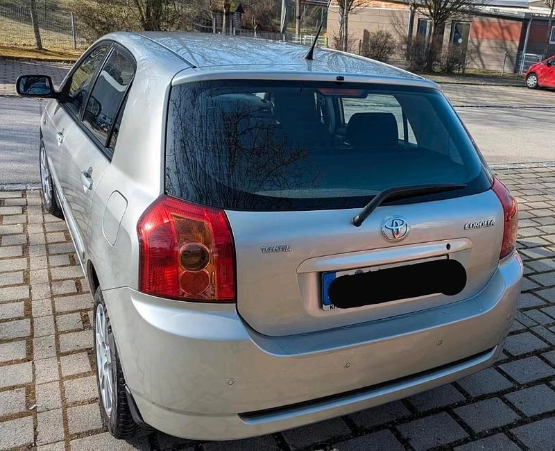 Gebraucht Toyota Corolla 110 PS (80 kW) 2005 Silber Limousine