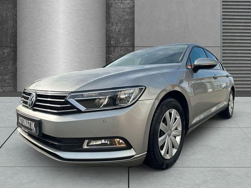 Gebraucht VW Passat Trendline 125 PS (91 kW) 2016 Silber Limousine